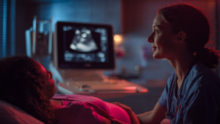 how does a baby breath in womb